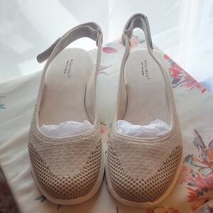 Easy Spirit Tan Flats for Women